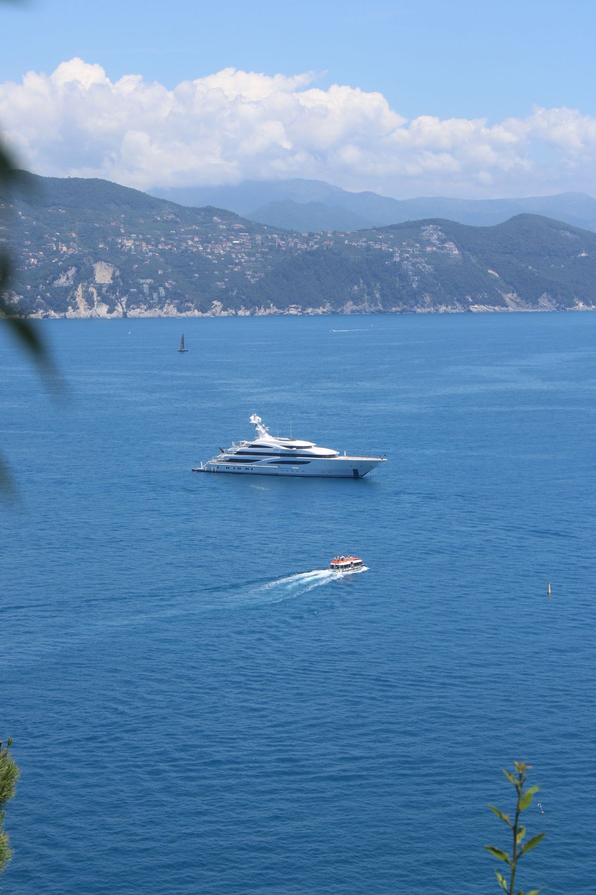 Superyacht au mouillage en Méditerranée